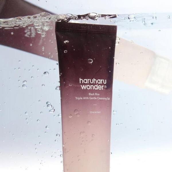 Haruharu Wonder cleansing gel tube with water droplets on a light background