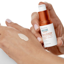 Gift: Endocare Radiance Eye Contour Anti-dark Circles 15ml