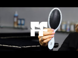 R+Co Detangling Brush