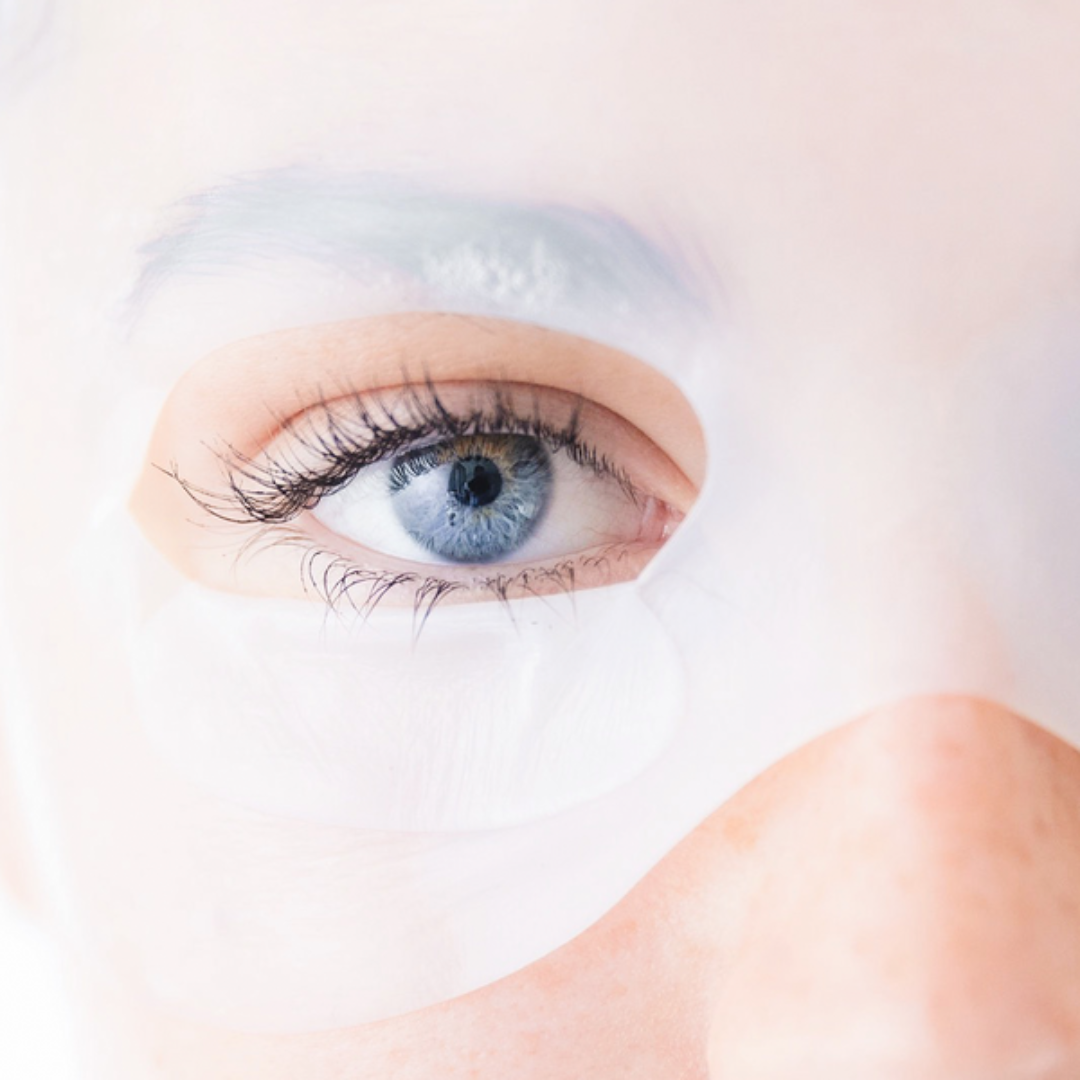 a closeup of a eye with the mask applied